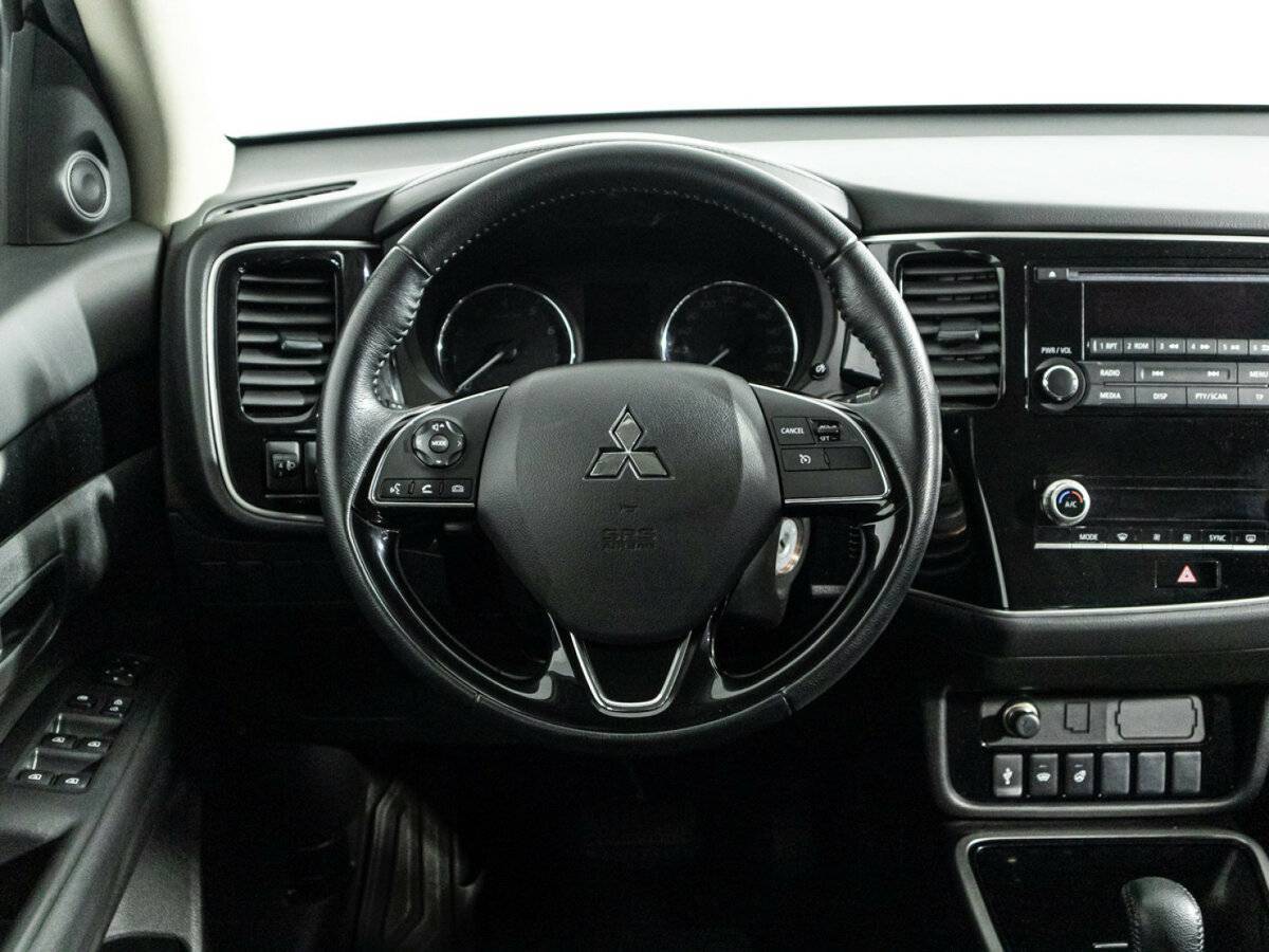Купить Mitsubishi Outlander с пробегом. Фото: #17