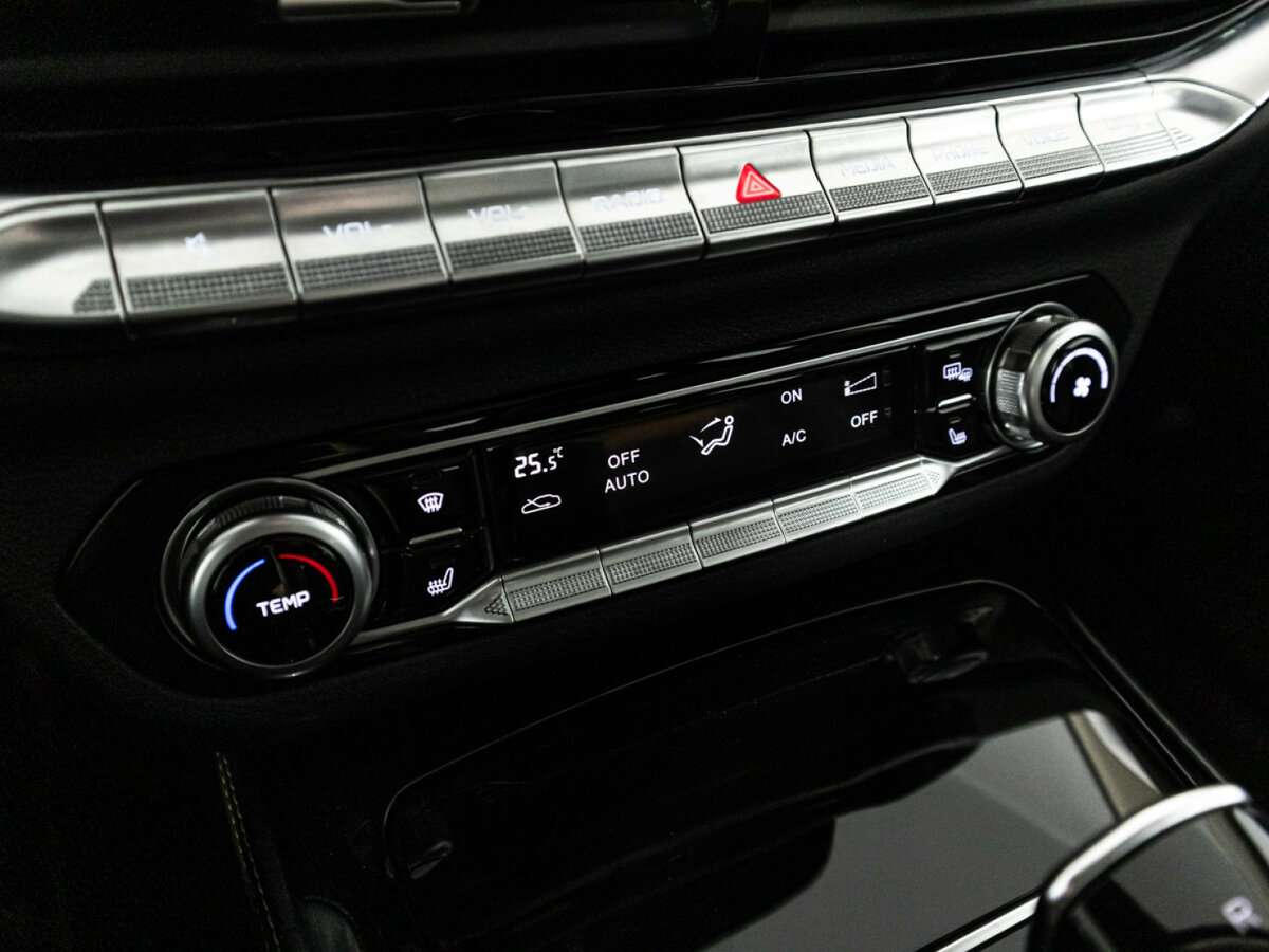 Купить FAW Bestune T77 с пробегом. Фото: #16