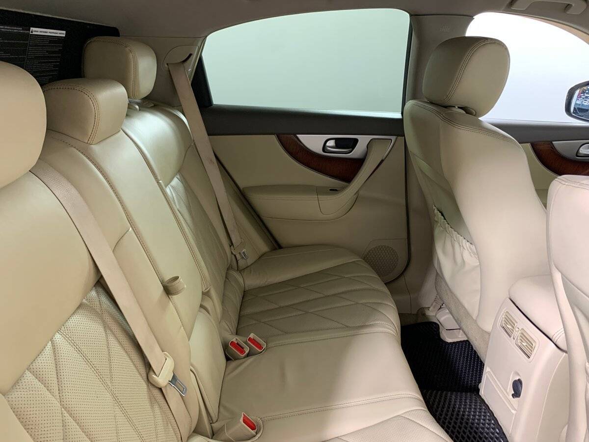 Купить Infiniti FX с пробегом. Фото: #17