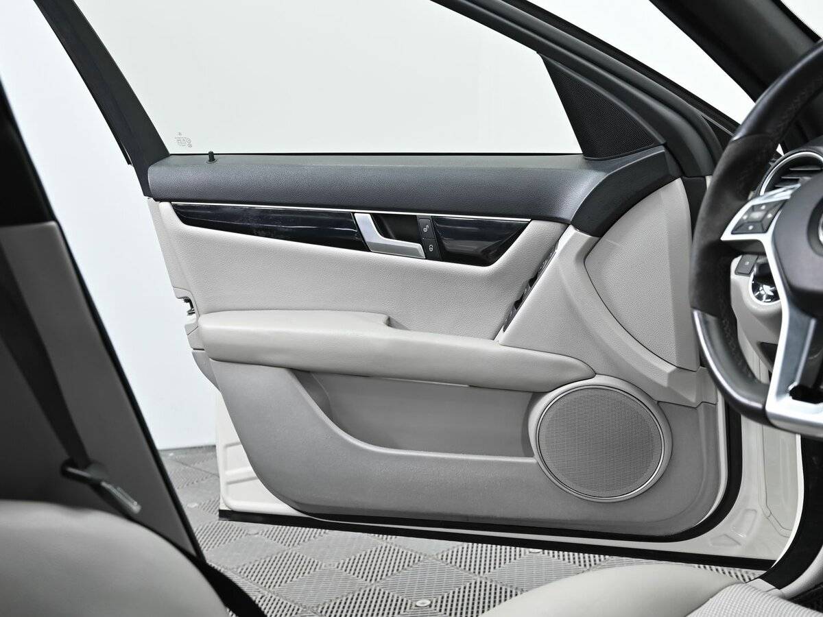 Купить Mercedes-Benz C-Класс с пробегом. Фото: #5