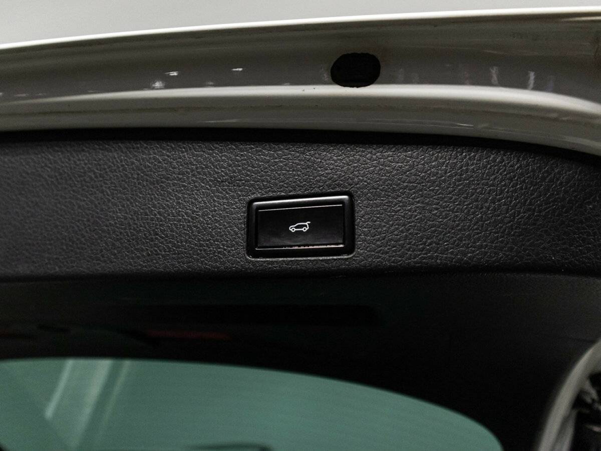 Купить Volkswagen Touareg с пробегом. Фото: #15