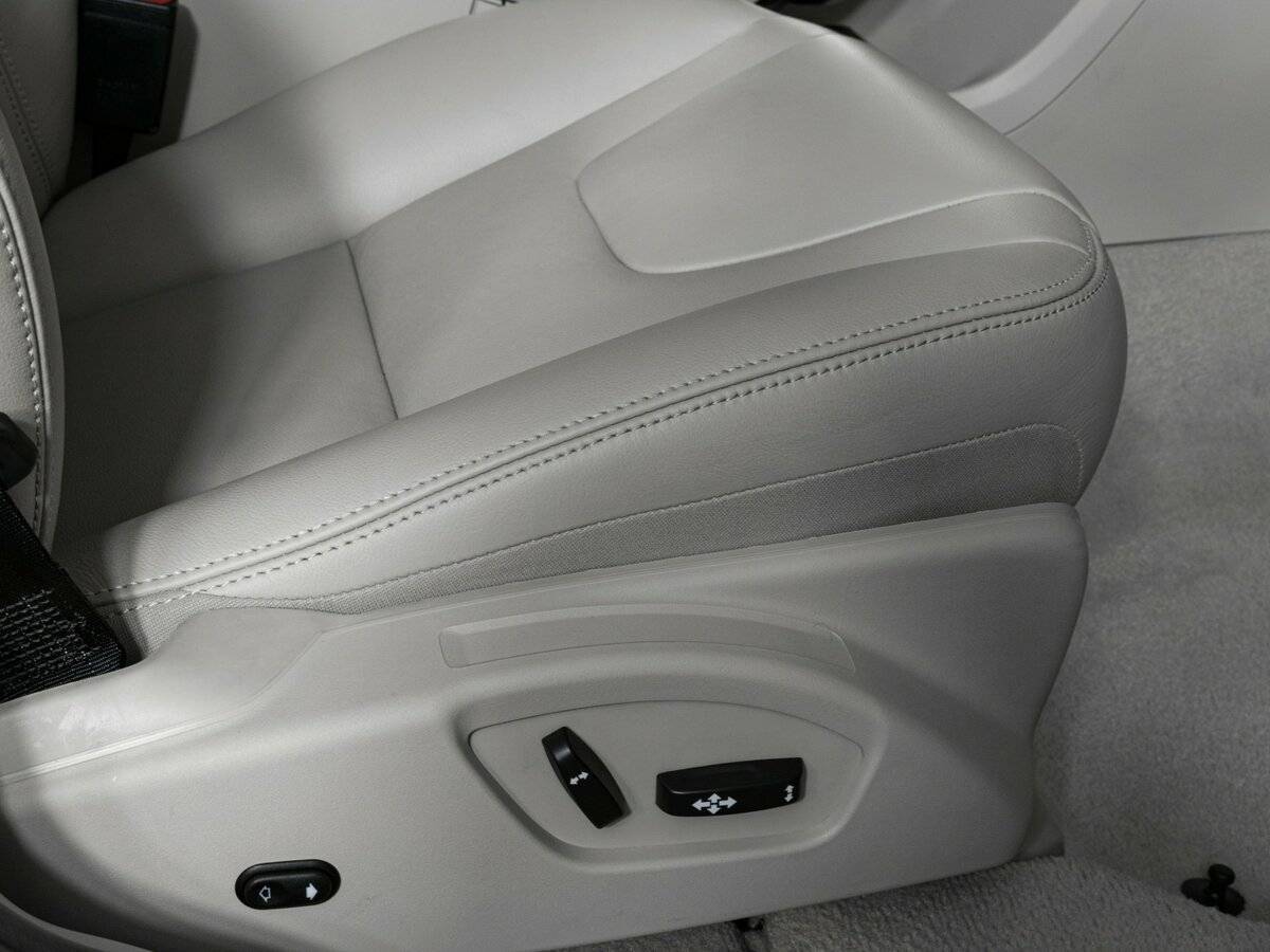 Купить Volvo XC60 с пробегом. Фото: #17