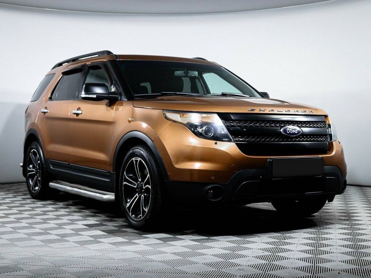 Купить Ford Explorer с пробегом. Фото: #2