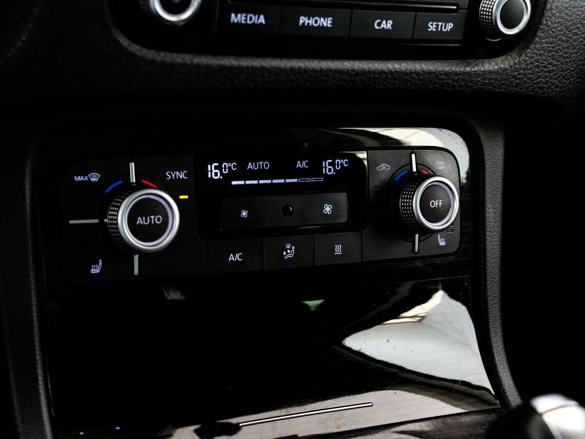 Купить Volkswagen Touareg с пробегом. Фото: #12