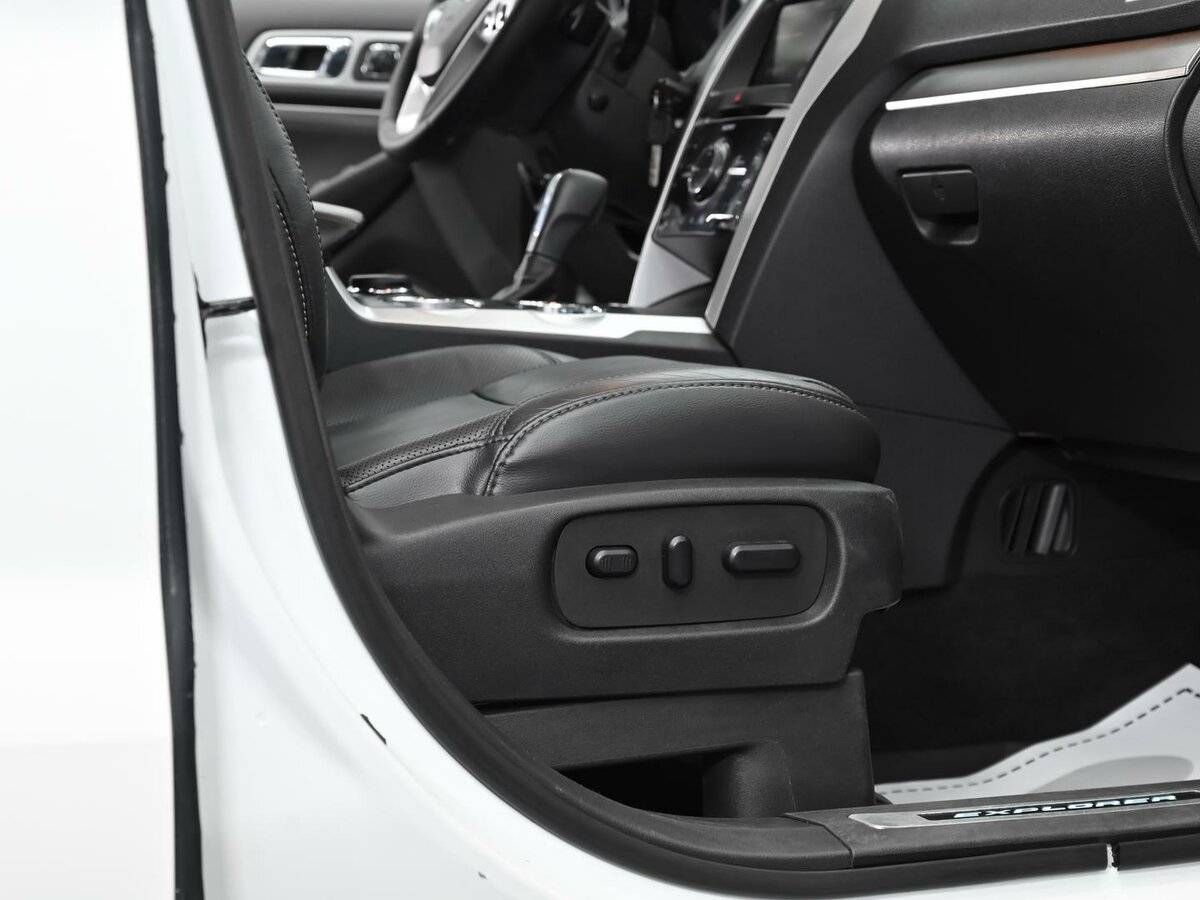 Купить Ford Explorer с пробегом. Фото: #12