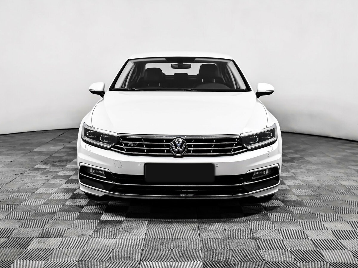Купить Volkswagen Passat с пробегом. Фото: #1