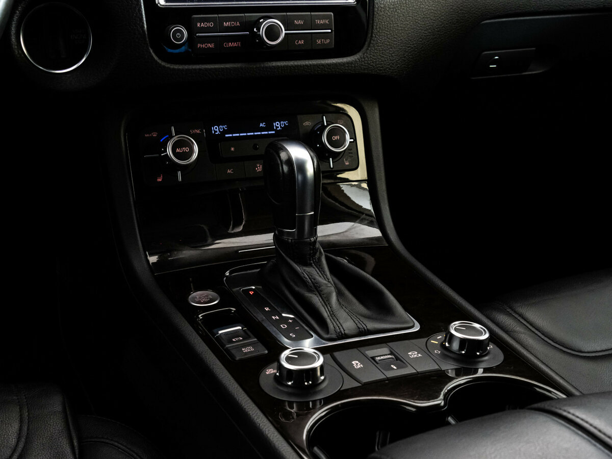 Купить Volkswagen Touareg с пробегом. Фото: #11