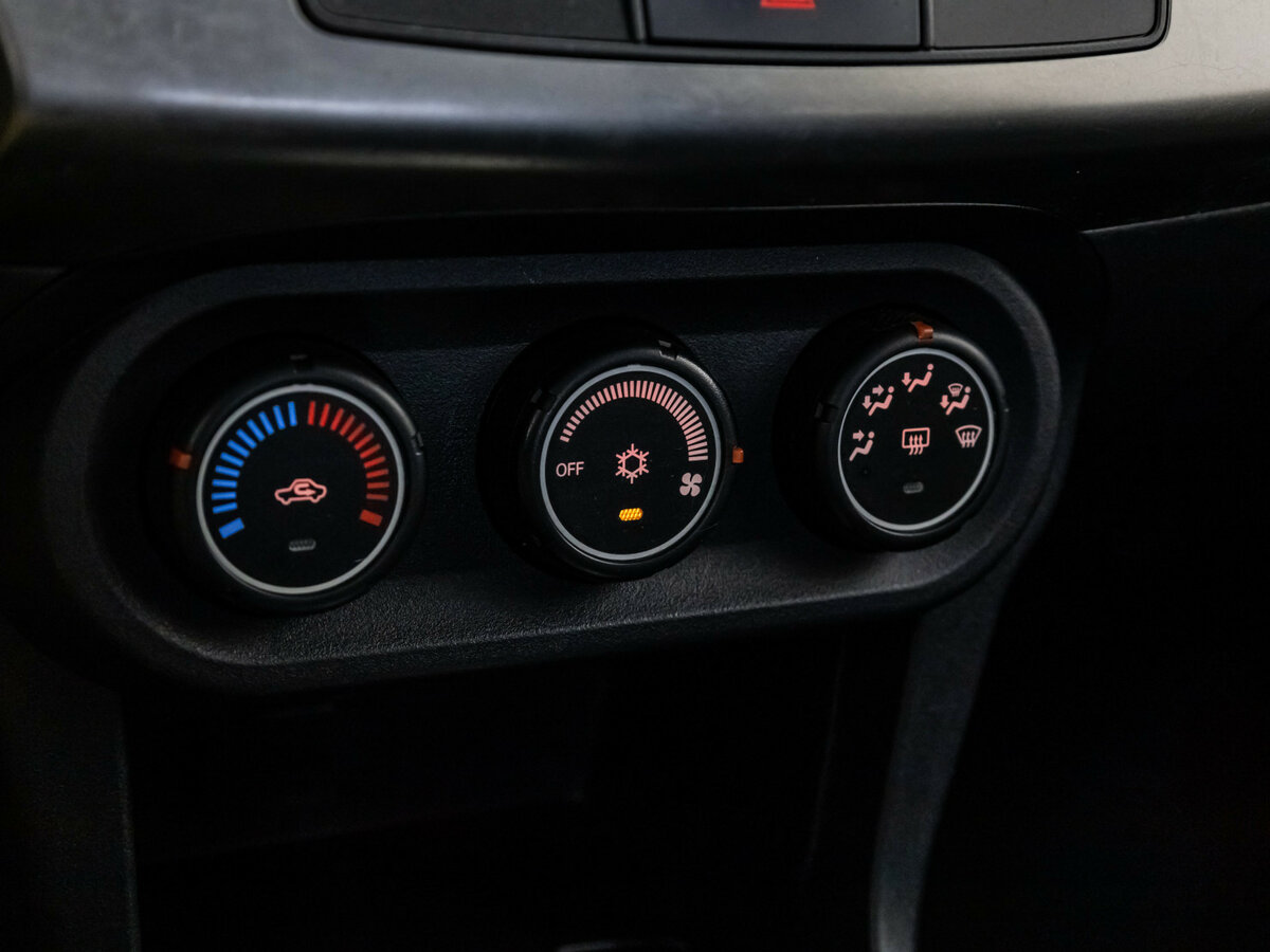Купить Mitsubishi Lancer с пробегом. Фото: #9