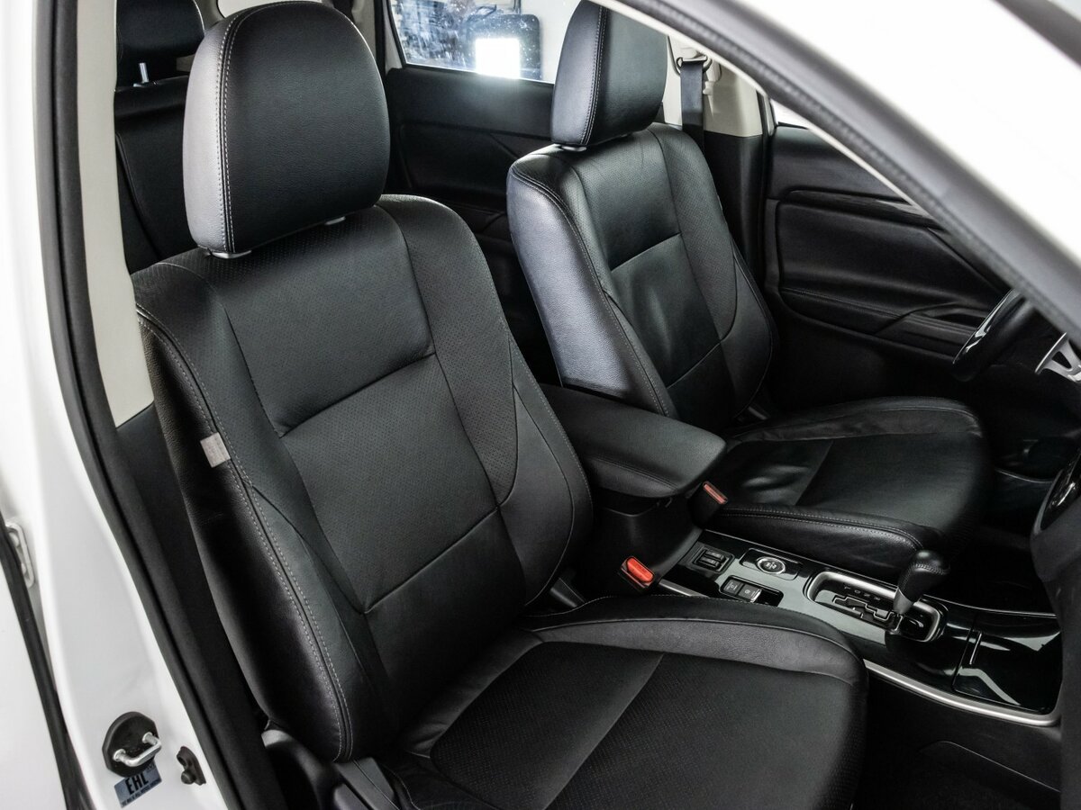 Купить Mitsubishi Outlander с пробегом. Фото: #22
