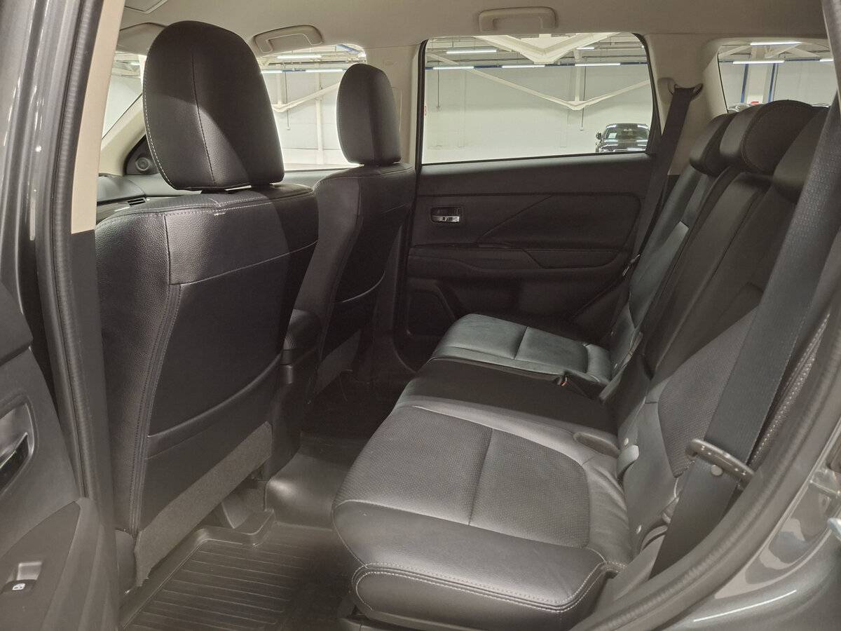 Купить Mitsubishi Outlander с пробегом. Фото: #11