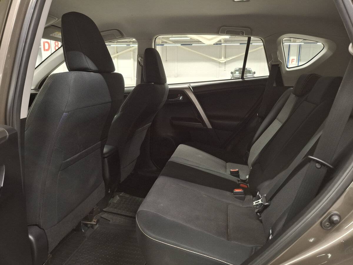 Купить Toyota RAV4 с пробегом. Фото: #10