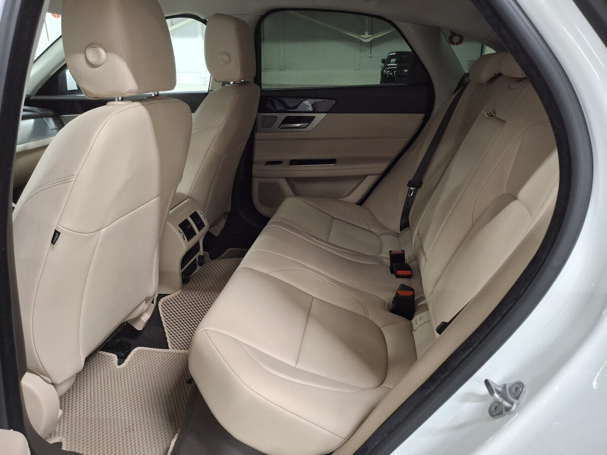 Купить Jaguar XF с пробегом. Фото: #11
