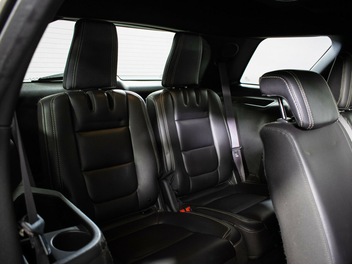 Купить Ford Explorer с пробегом. Фото: #9