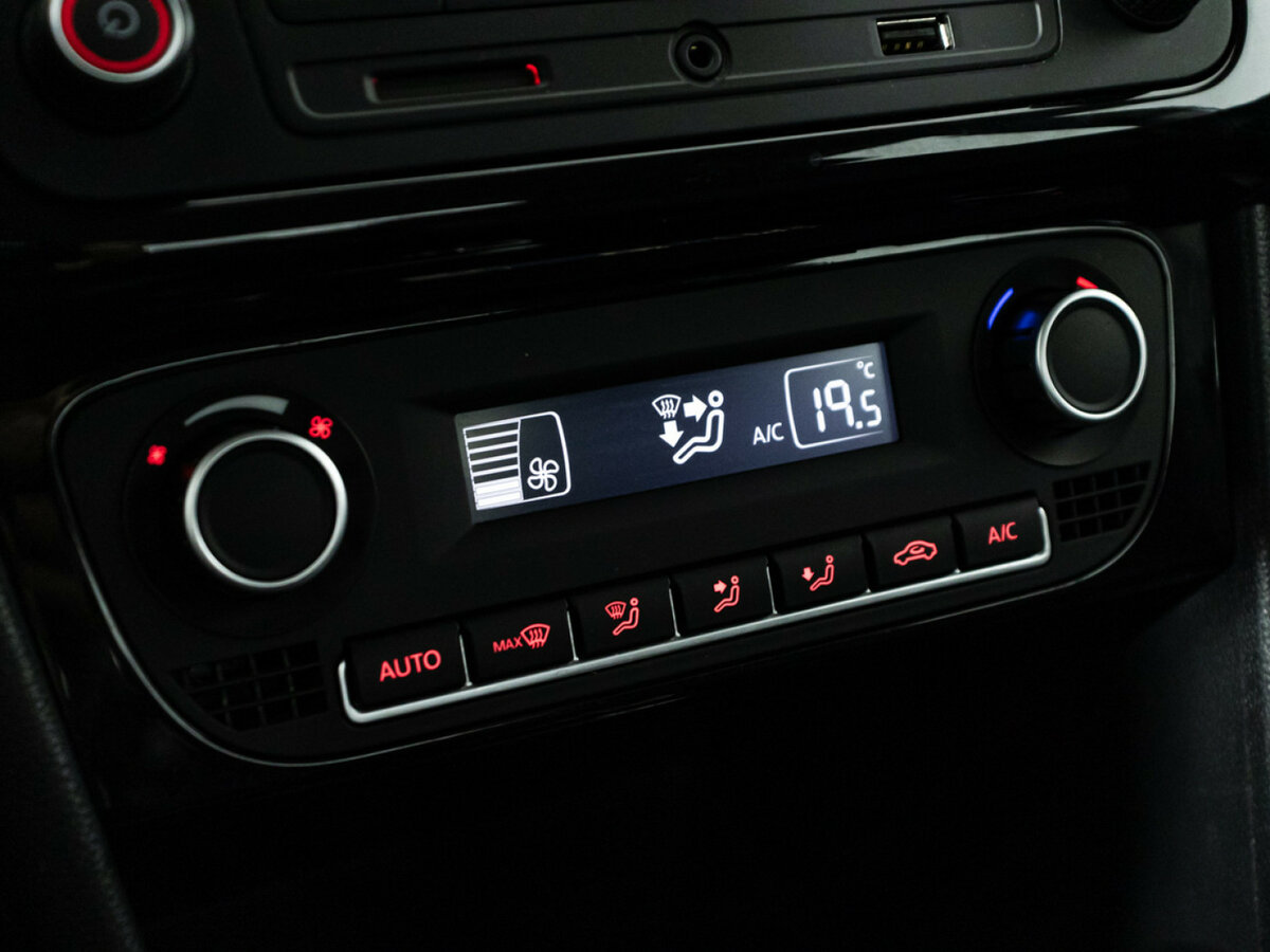 Купить Volkswagen Polo с пробегом. Фото: #14