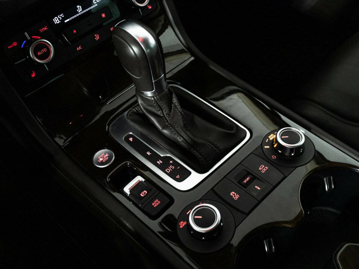 Купить Volkswagen Touareg с пробегом. Фото: #17