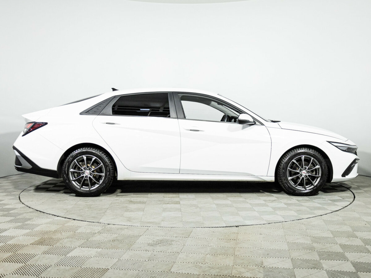 Купить Hyundai Elantra с пробегом. Фото: #3