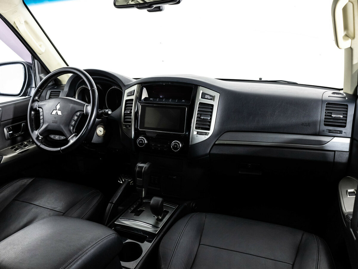 Купить Mitsubishi Pajero с пробегом. Фото: #9