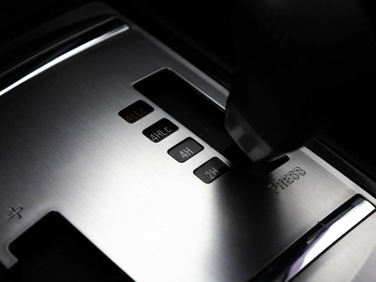 Купить Mitsubishi Pajero с пробегом. Фото: #16