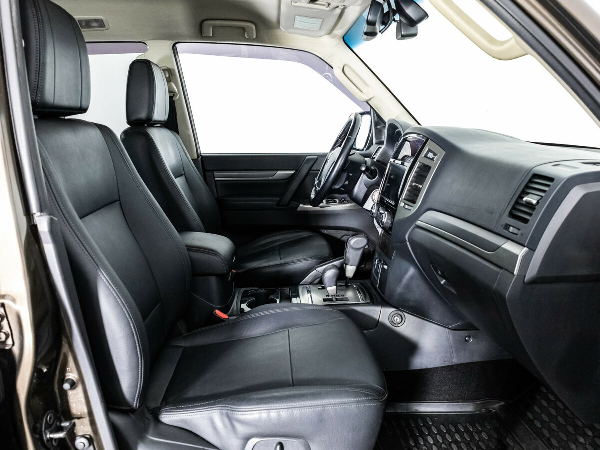 Купить Mitsubishi Pajero с пробегом. Фото: #22