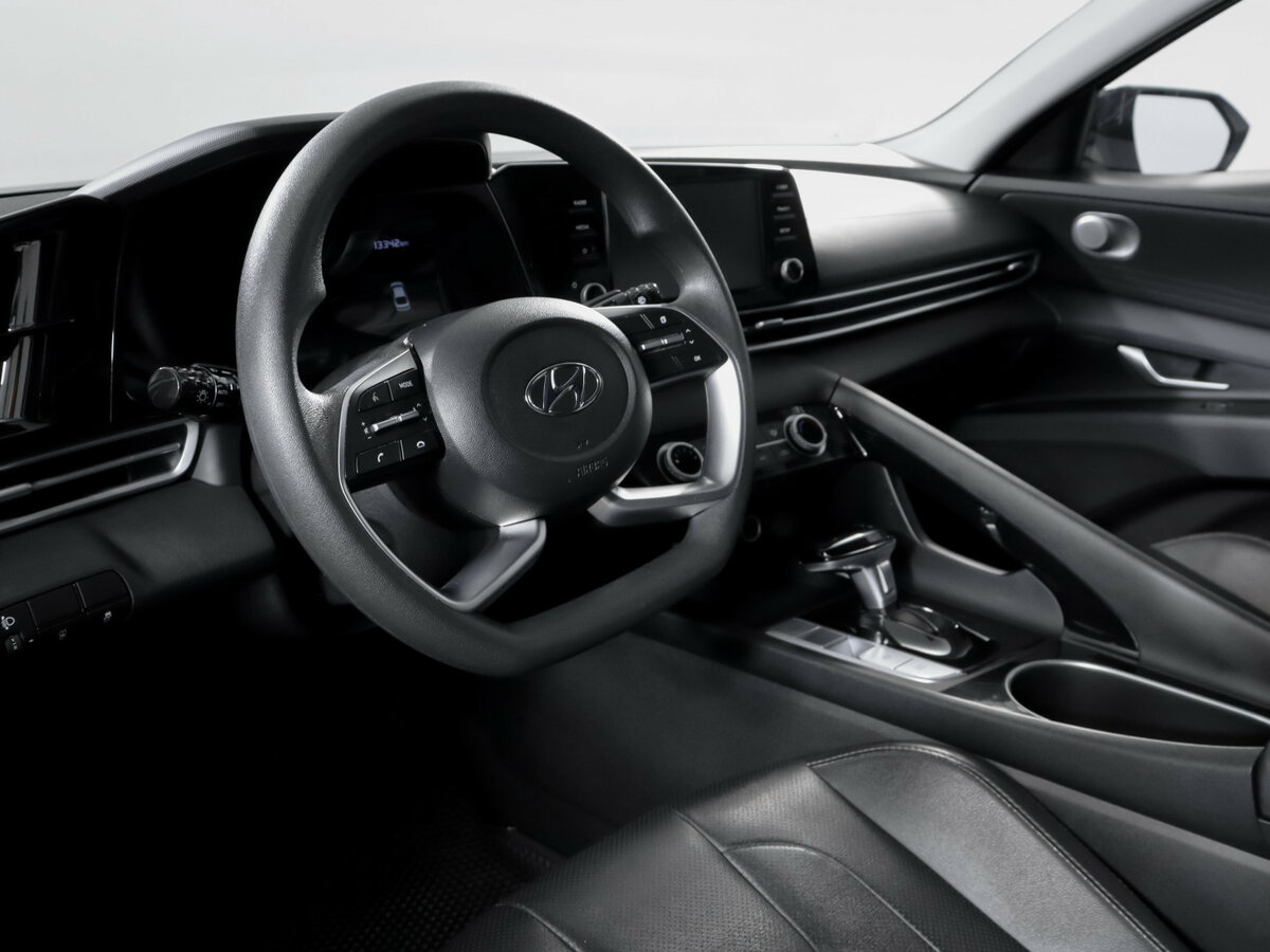 Купить Hyundai Elantra с пробегом. Фото: #13