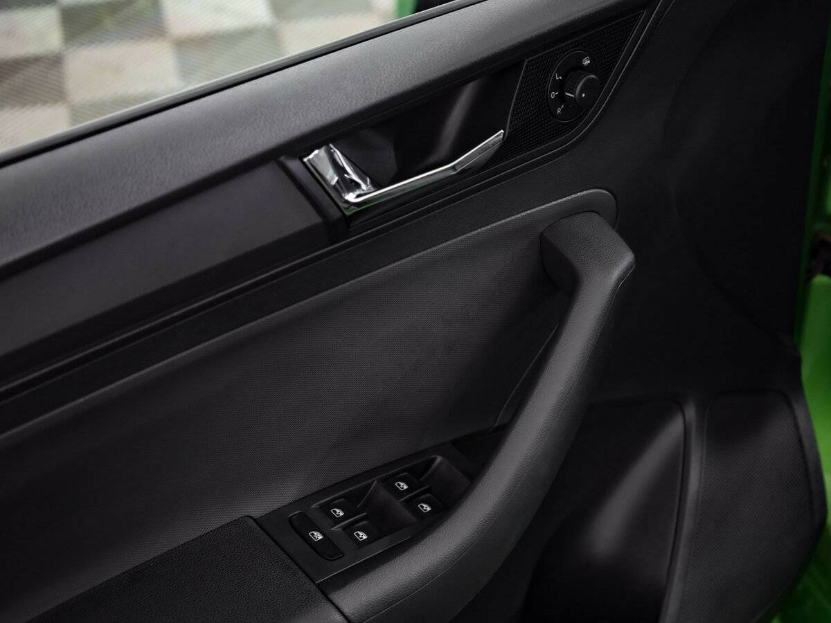 Купить Skoda Rapid с пробегом. Фото: #10