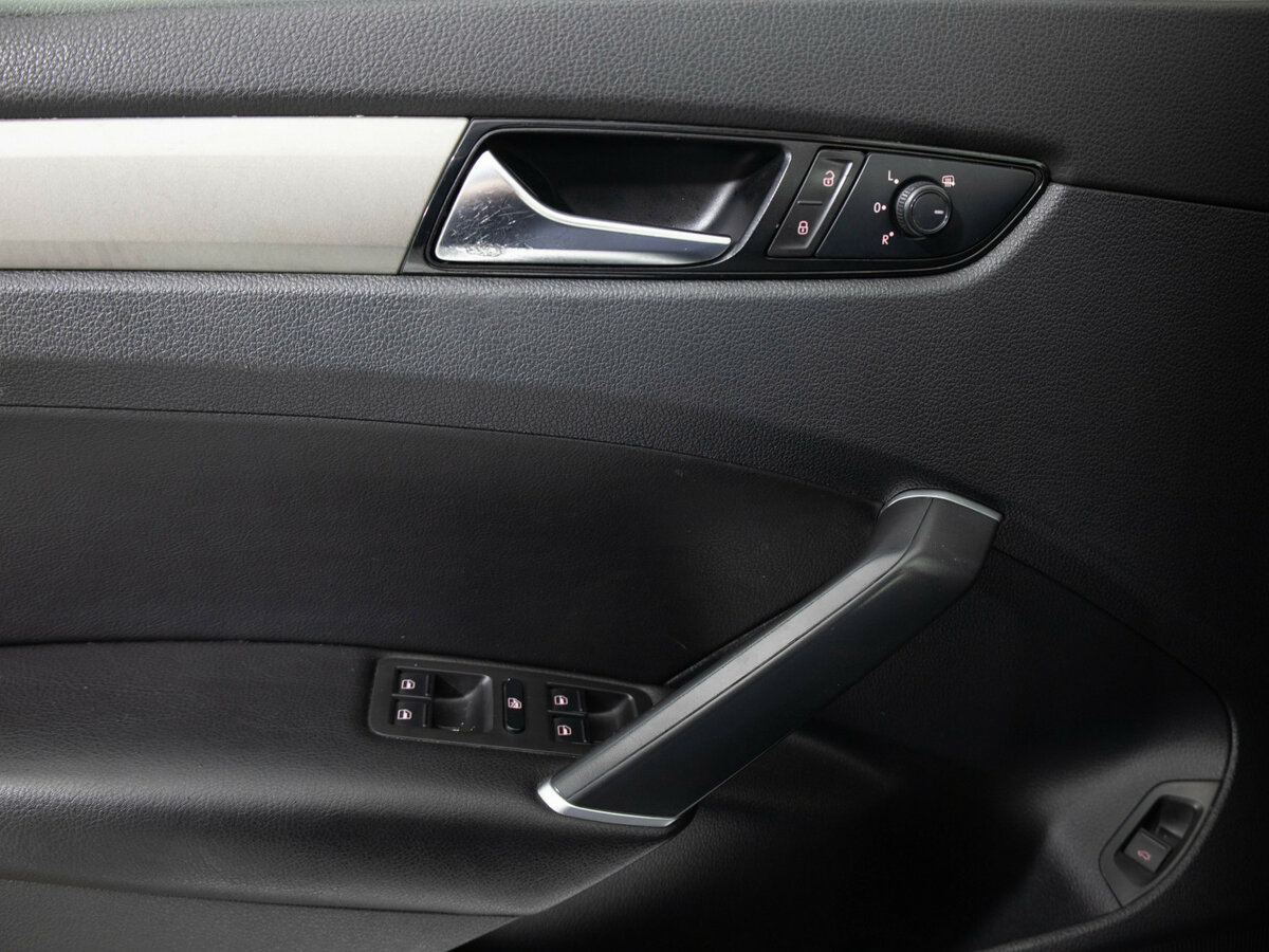 Купить Volkswagen Passat с пробегом. Фото: #14