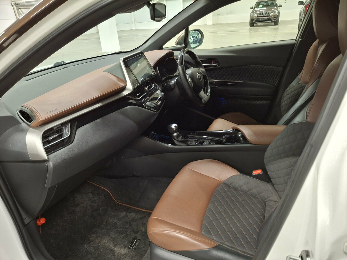 Купить Toyota C-HR с пробегом. Фото: #10