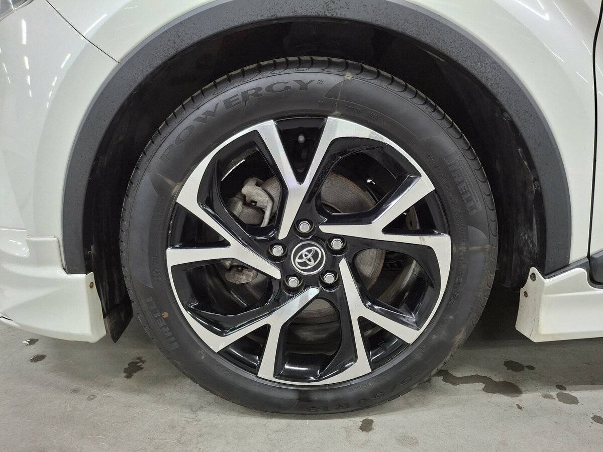 Купить Toyota C-HR с пробегом. Фото: #17
