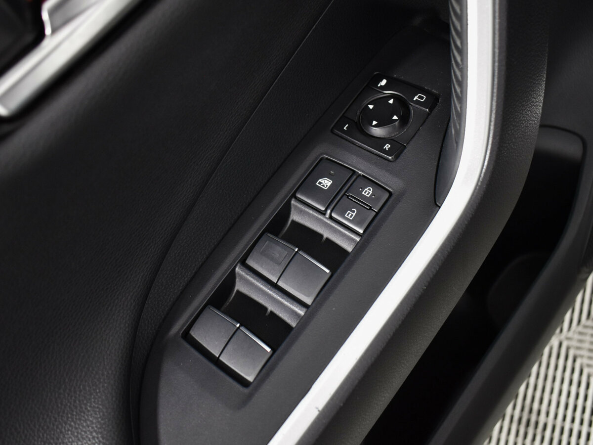 Купить Toyota RAV4 с пробегом. Фото: #17