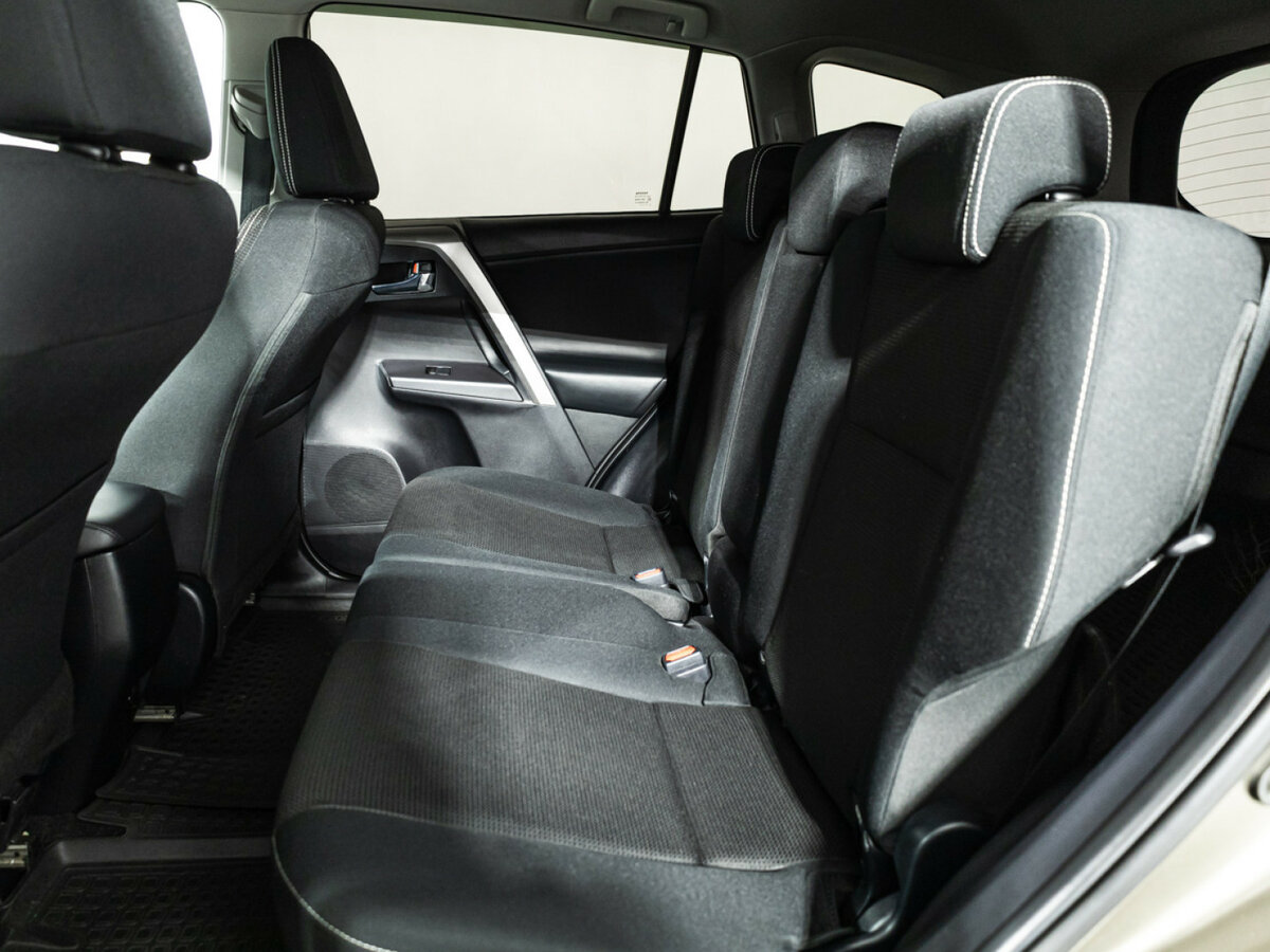 Купить Toyota RAV4 с пробегом. Фото: #7