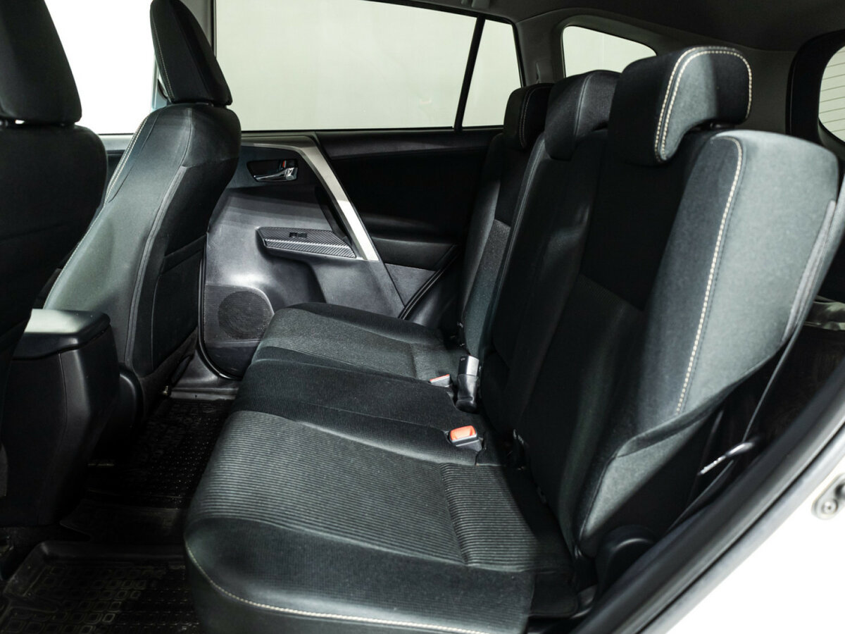 Купить Toyota RAV4 с пробегом. Фото: #7
