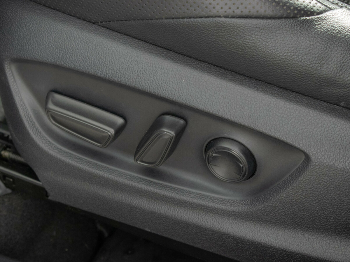 Купить Toyota C-HR с пробегом. Фото: #17