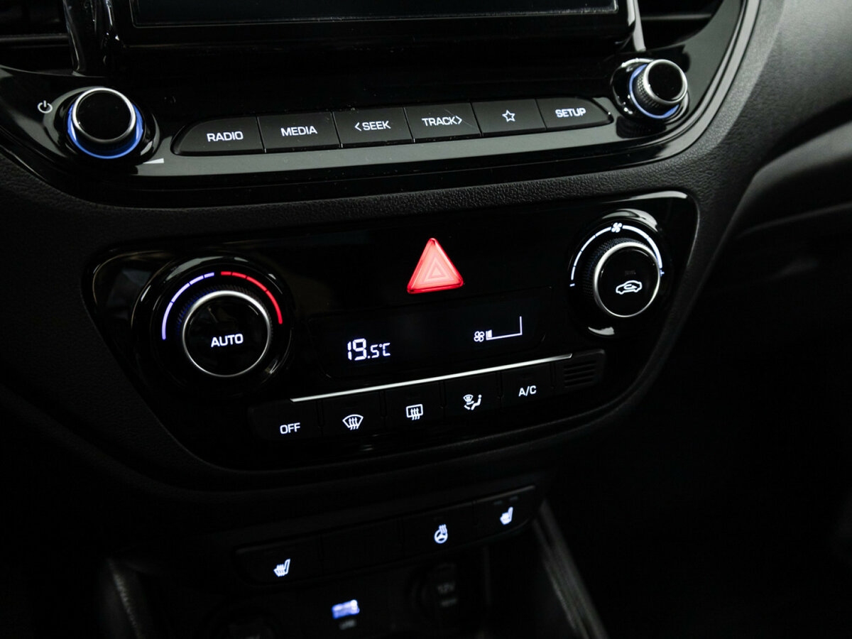 Купить Solaris HS с пробегом. Фото: #15