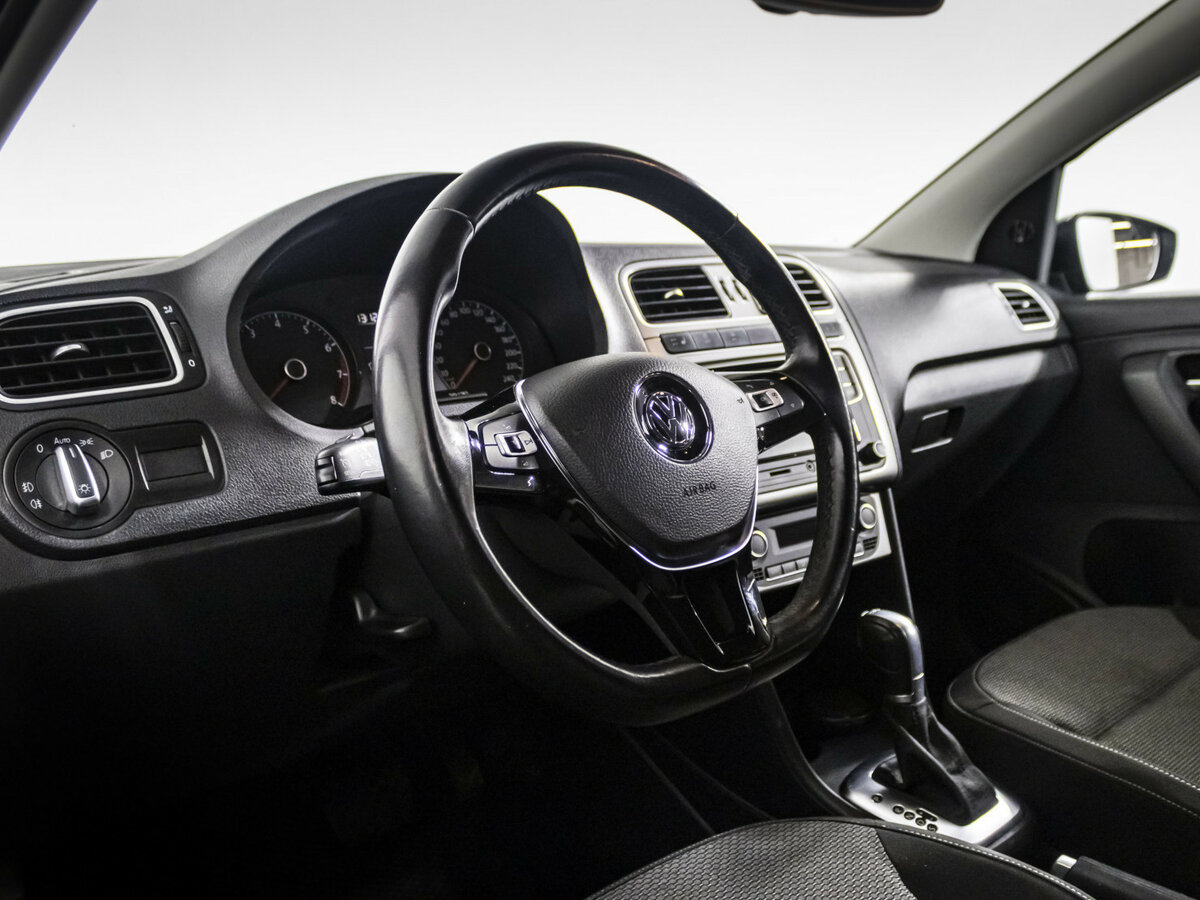 Купить Volkswagen Polo с пробегом. Фото: #10
