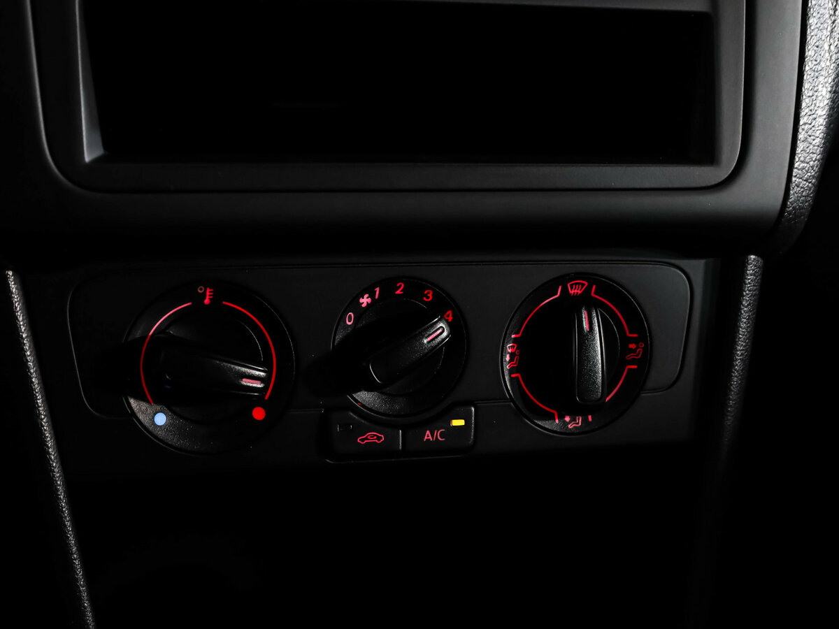 Купить Volkswagen Polo с пробегом. Фото: #10