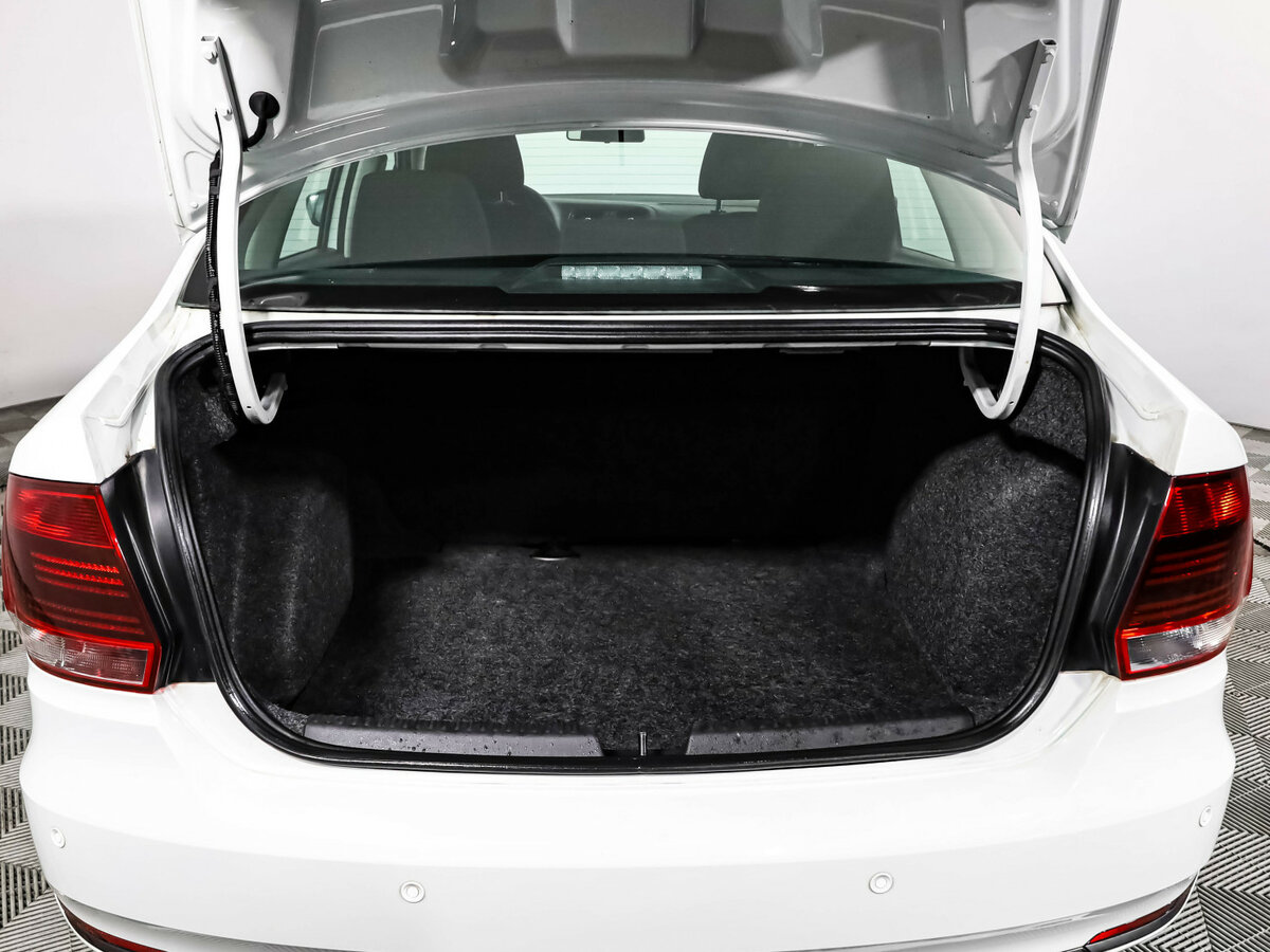 Купить Volkswagen Polo с пробегом. Фото: #13