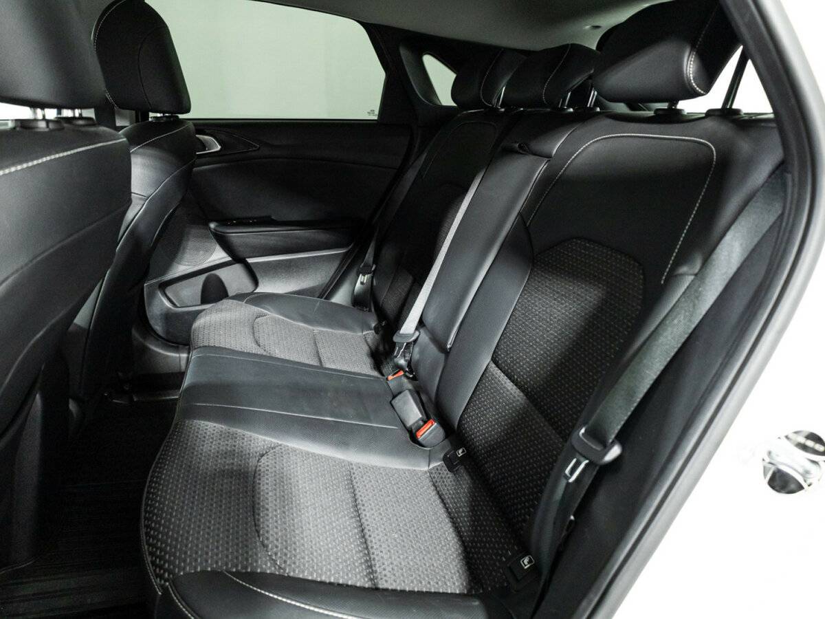 Купить Kia Ceed с пробегом. Фото: #9