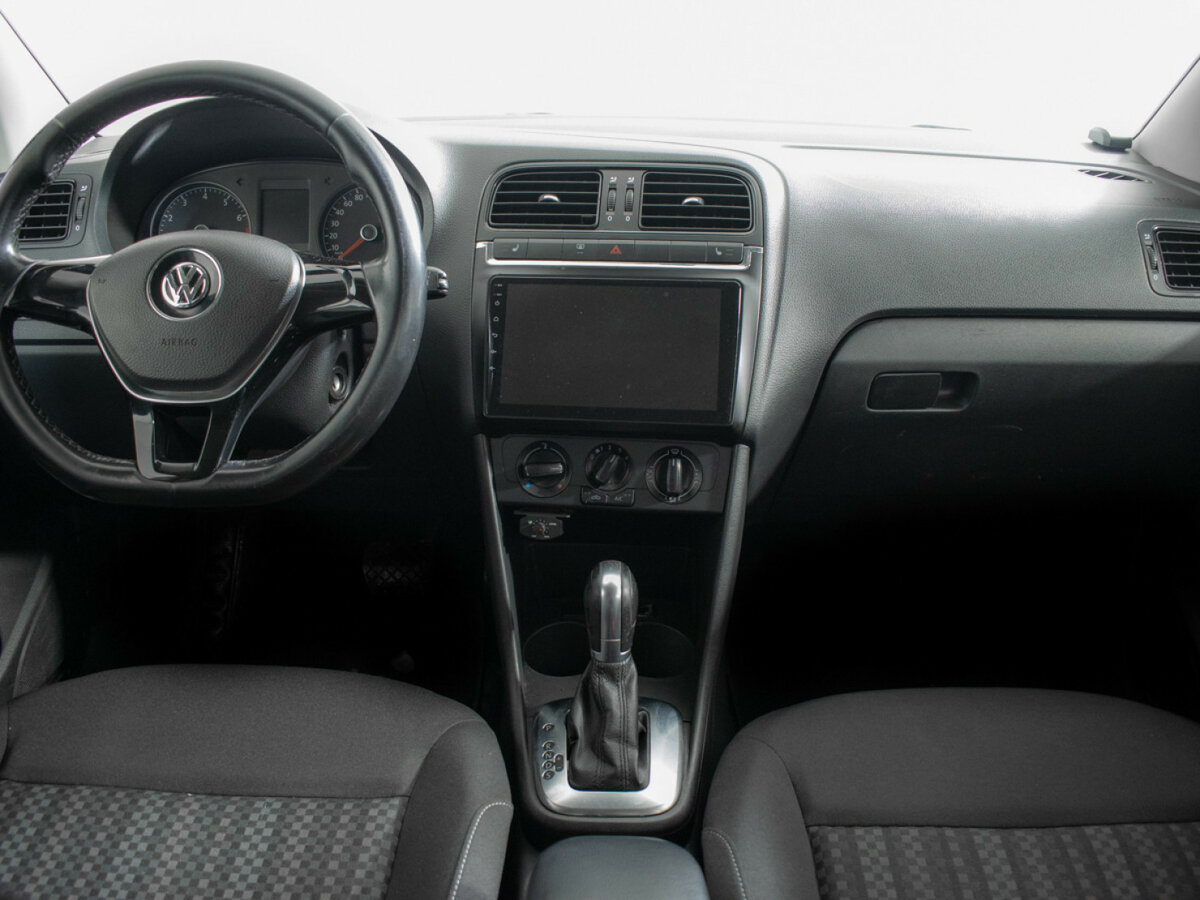 Купить Volkswagen Polo с пробегом. Фото: #10