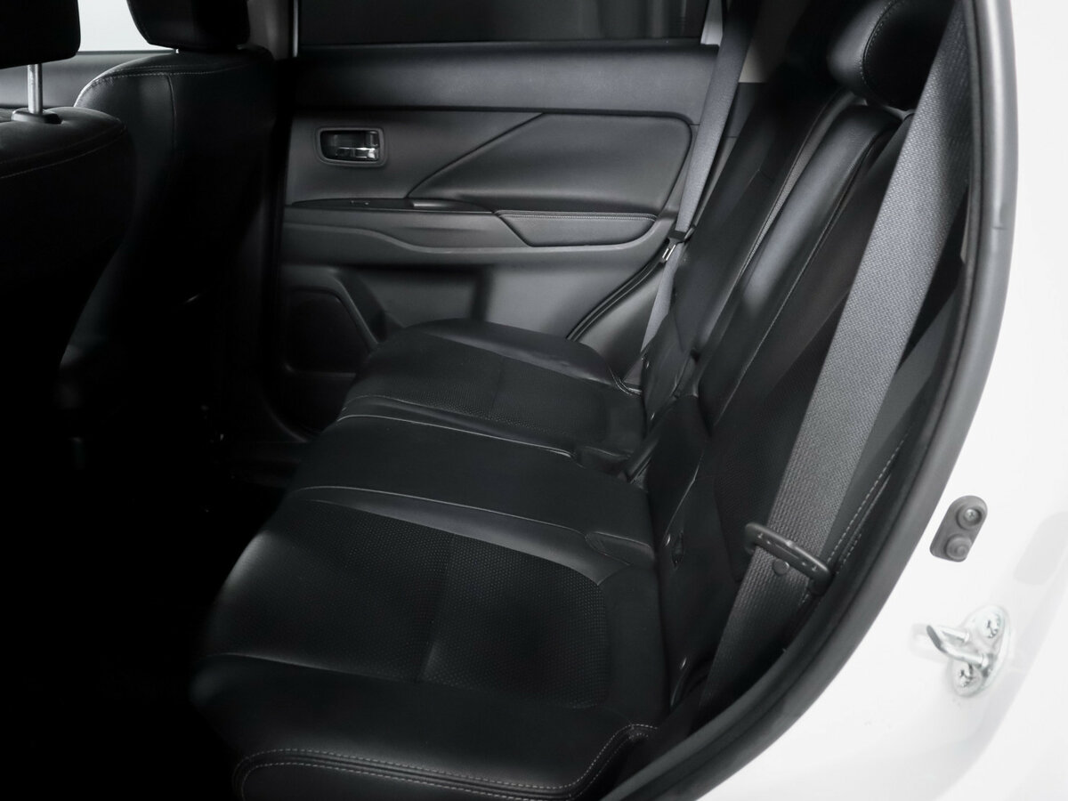 Купить Mitsubishi Outlander с пробегом. Фото: #9