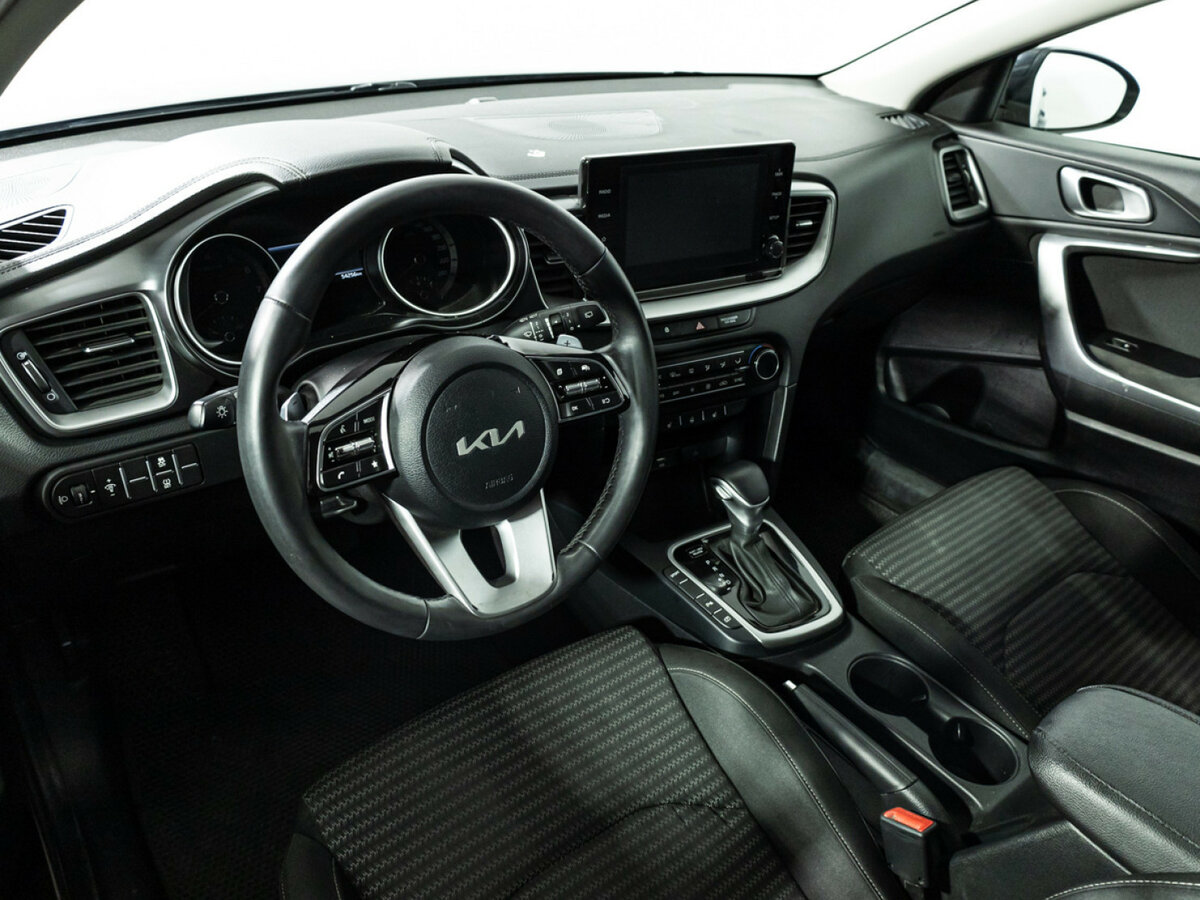 Купить Kia Ceed с пробегом. Фото: #10