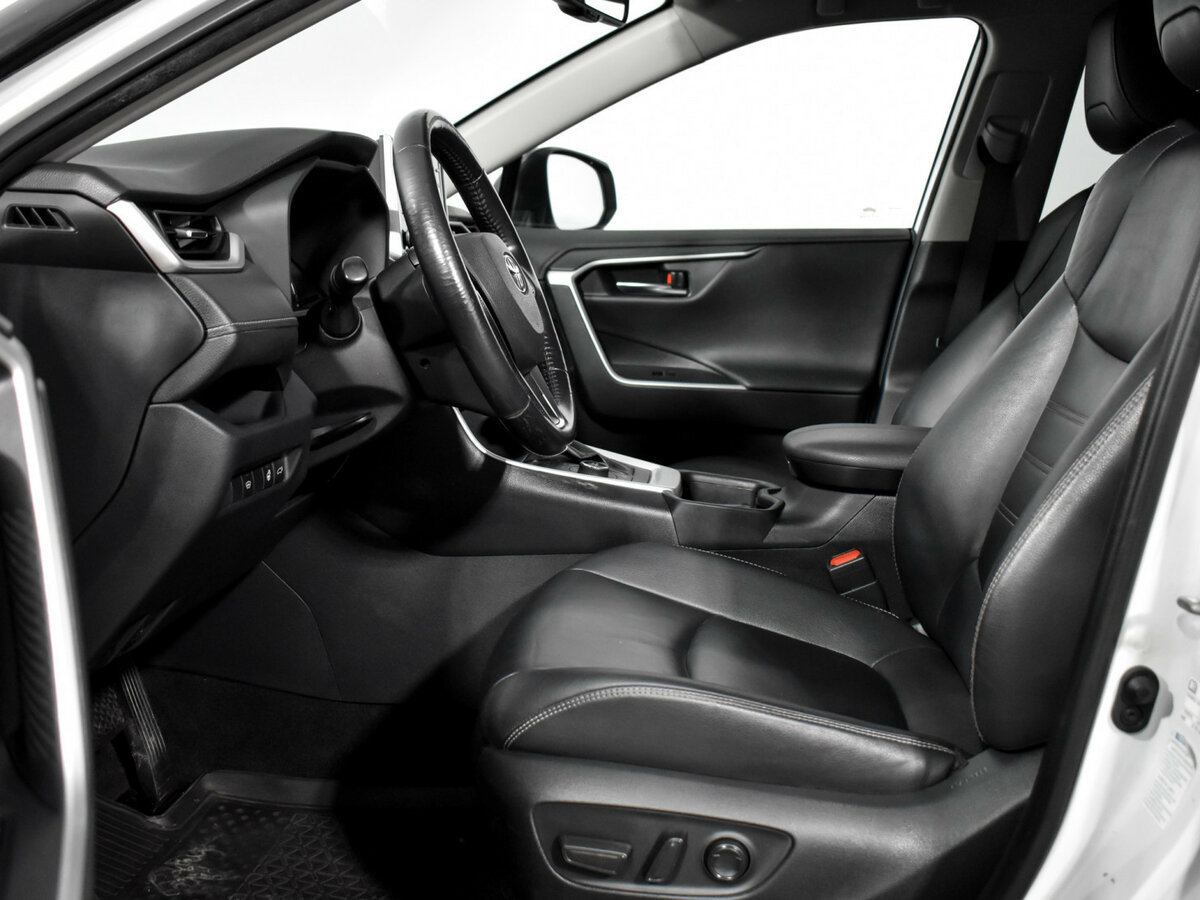 Купить Toyota RAV4 с пробегом. Фото: #9