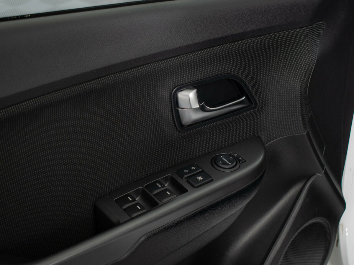 Купить Kia Rio с пробегом. Фото: #14