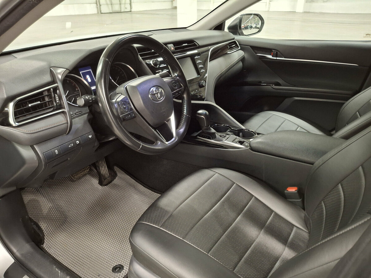 Купить Toyota Camry с пробегом. Фото: #14