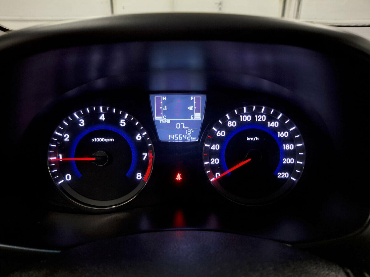 Купить Hyundai Solaris с пробегом. Фото: #12